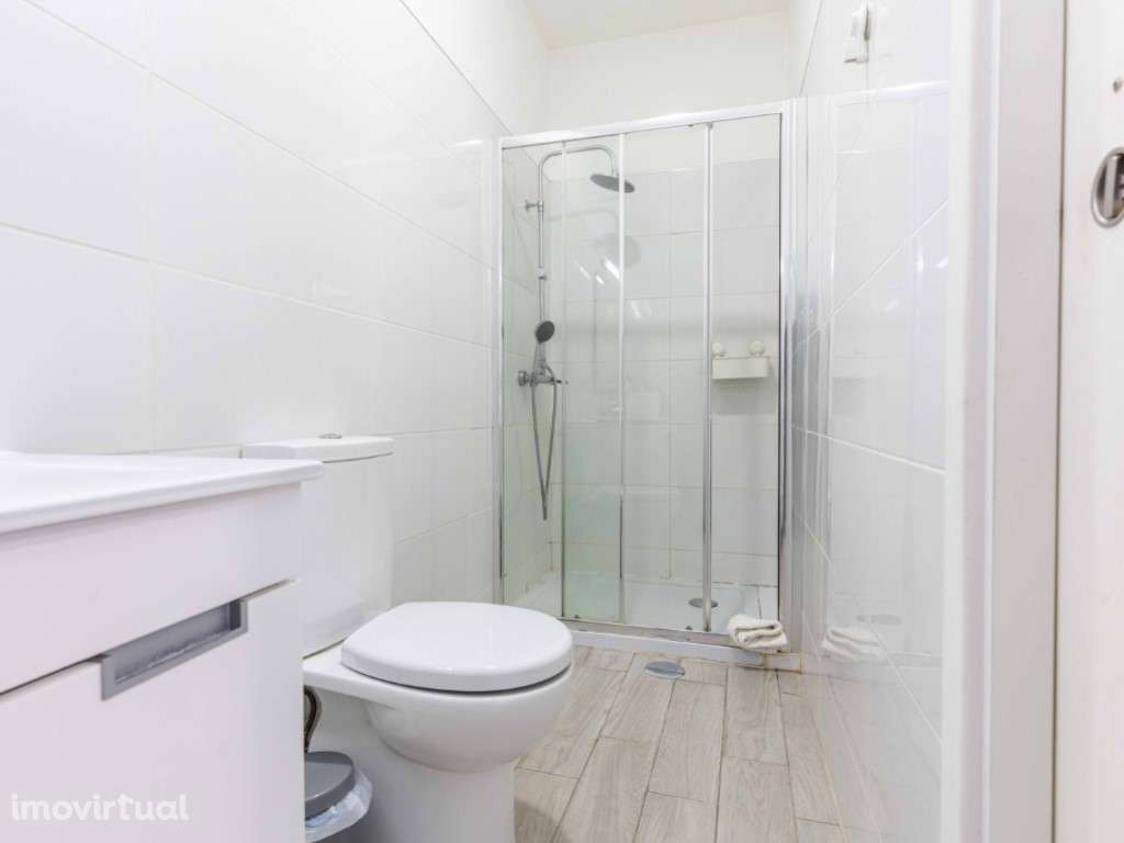 T0 com Varanda - 1.º Andar - Grande imagem: 5/10