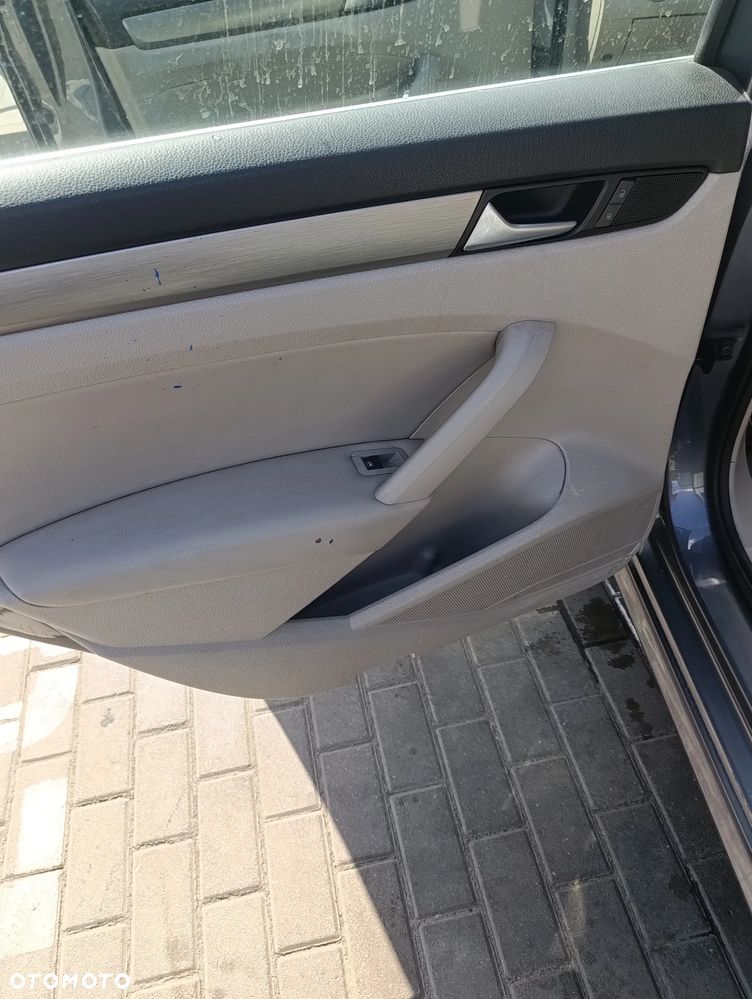 Volkswagen Passat - 11