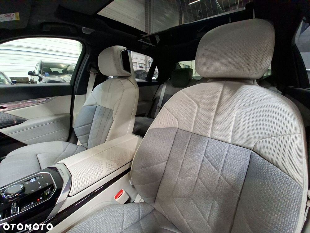 BMW Seria 7 - 12