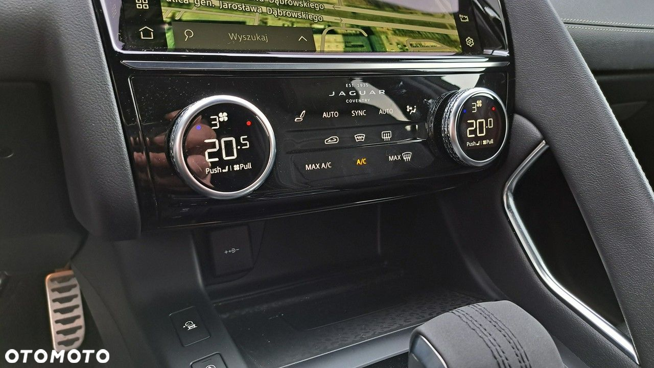 Jaguar E-Pace - 33