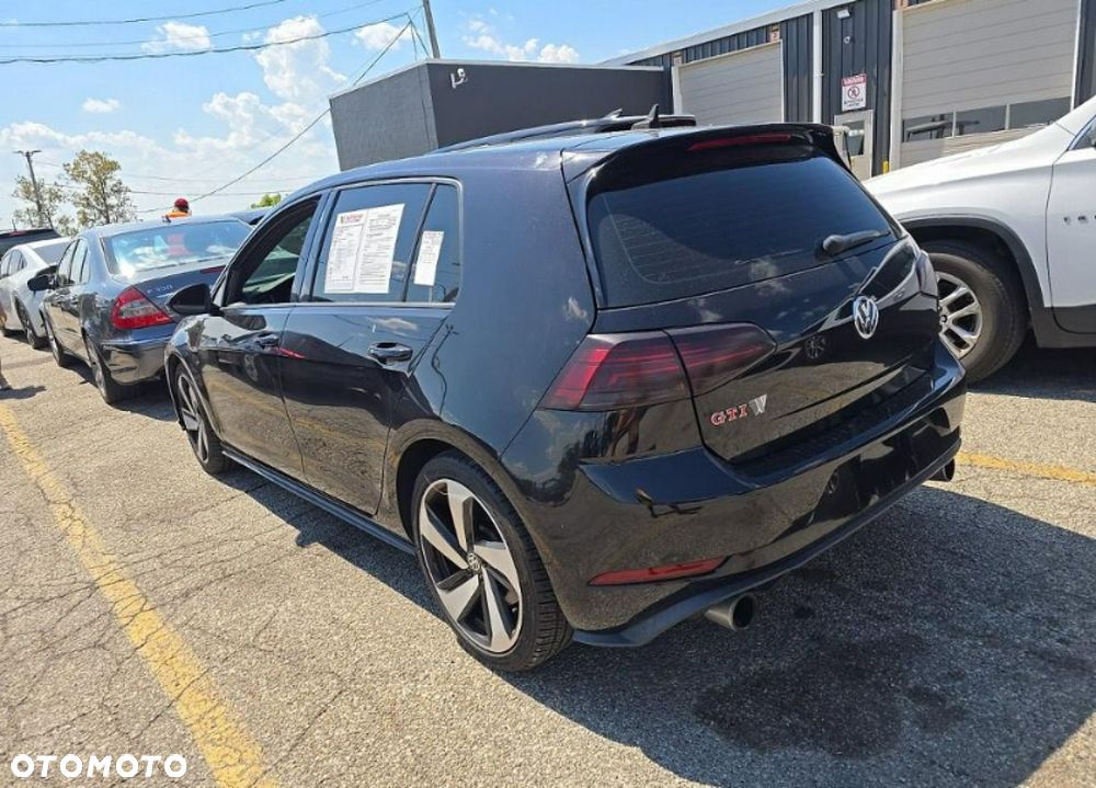 Volkswagen Golf - 5