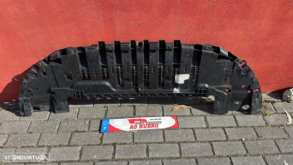 Base inferior do parachoque Renault Megane 4 - 1