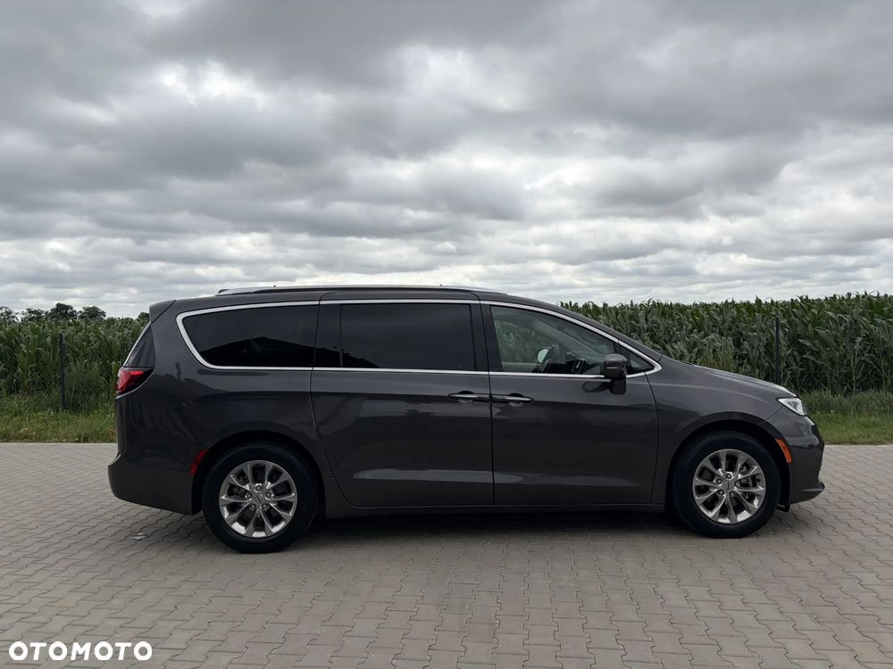 Chrysler Pacifica - 6