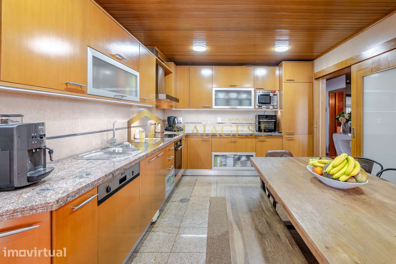 Moradia T5 com Piscina e Jardim em Perosinho - Grande imagem: 4/56