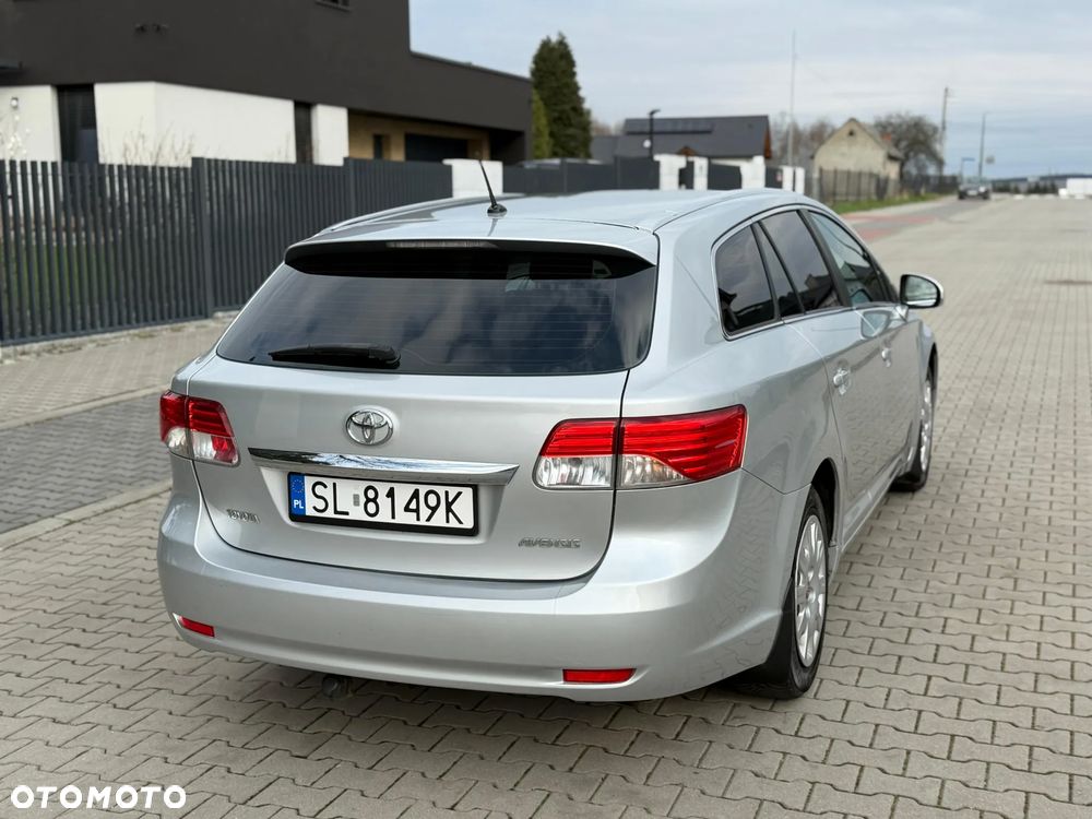 Toyota Avensis 1.8 Premium EU5 - 6