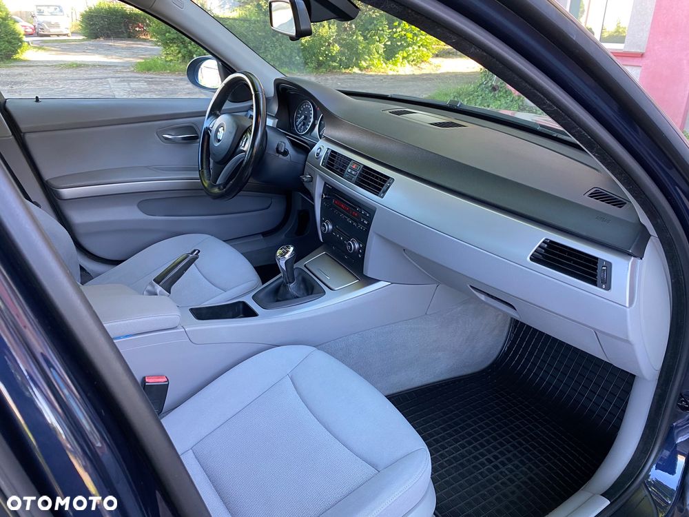 BMW Seria 3 320d - 28