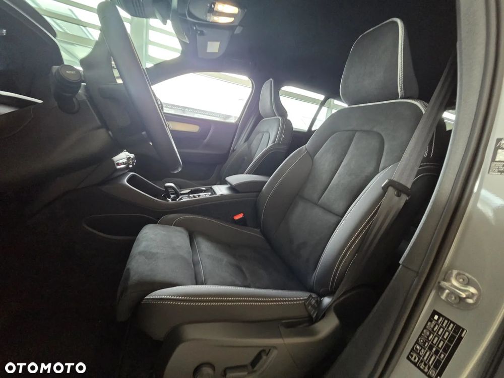 Volvo XC 40 B4 AWD Plus Dark - 18