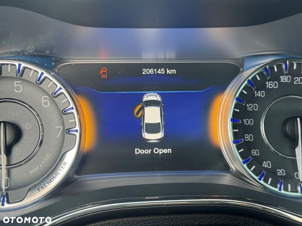 Chrysler 200 - 5