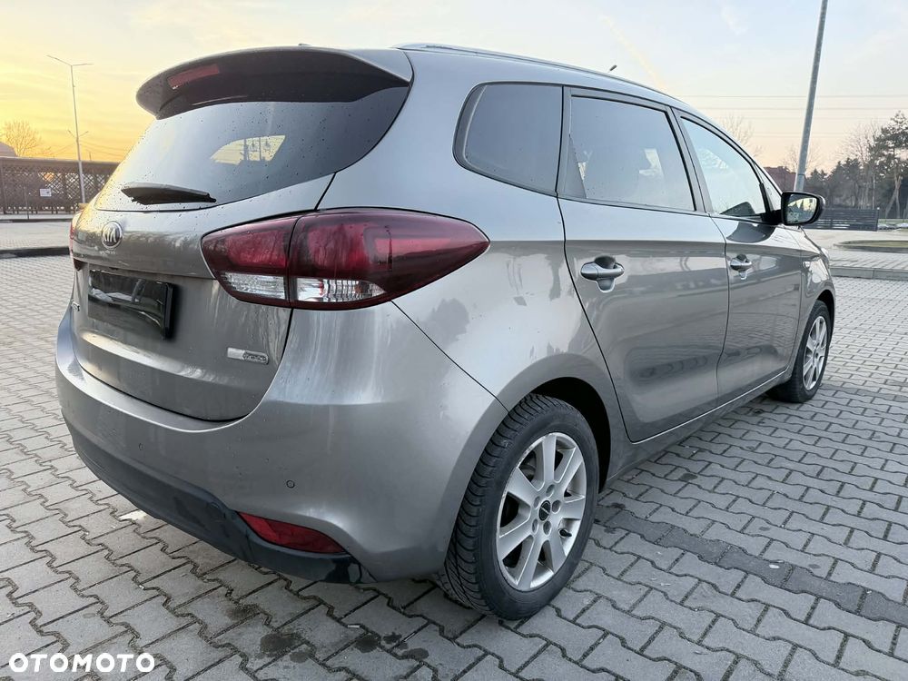 Kia Carens - 13