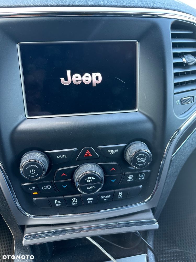 Jeep Grand Cherokee - 24