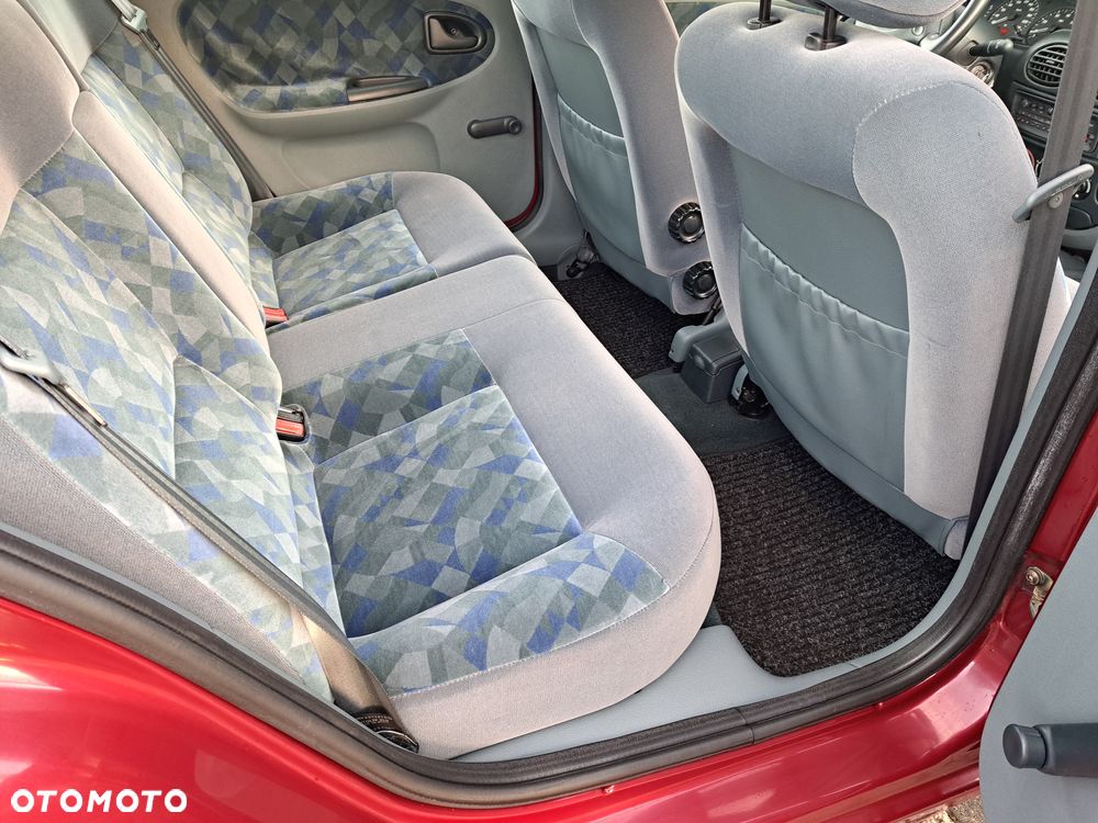 Renault Megane 2.0 RT - 15