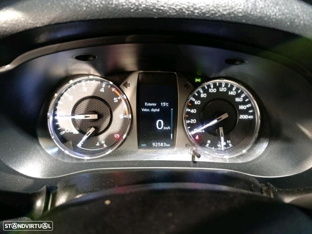 Toyota Hilux 2.4 D-4D 4WD CE c/iva - 3