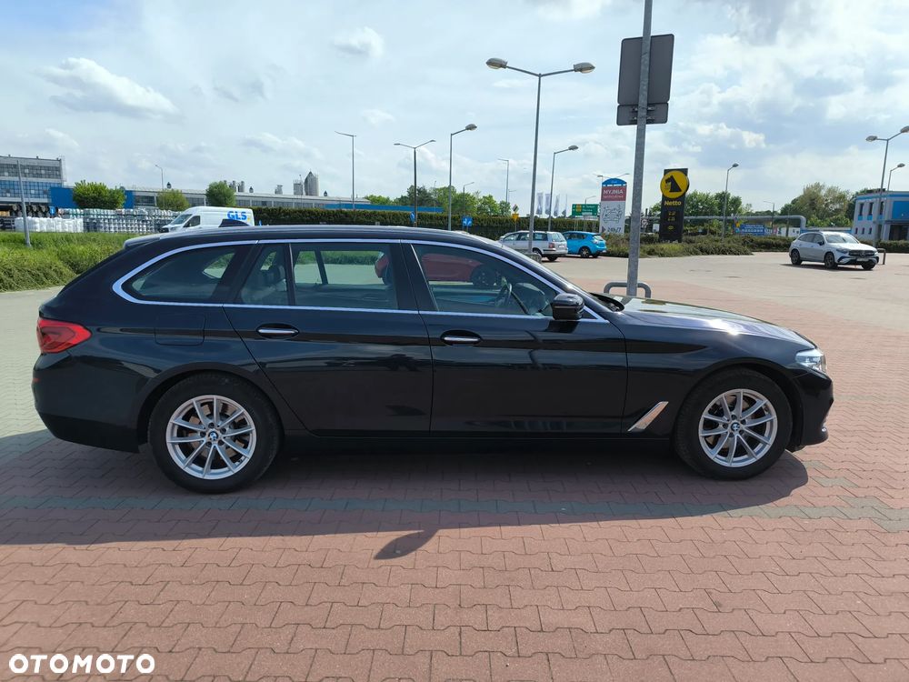 BMW Seria 5 520i Sport Line - 3