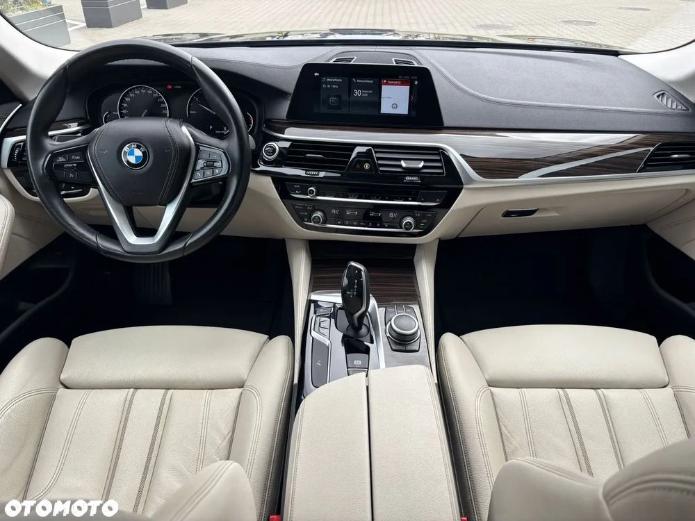 BMW Seria 5 520d Luxury Line - 9