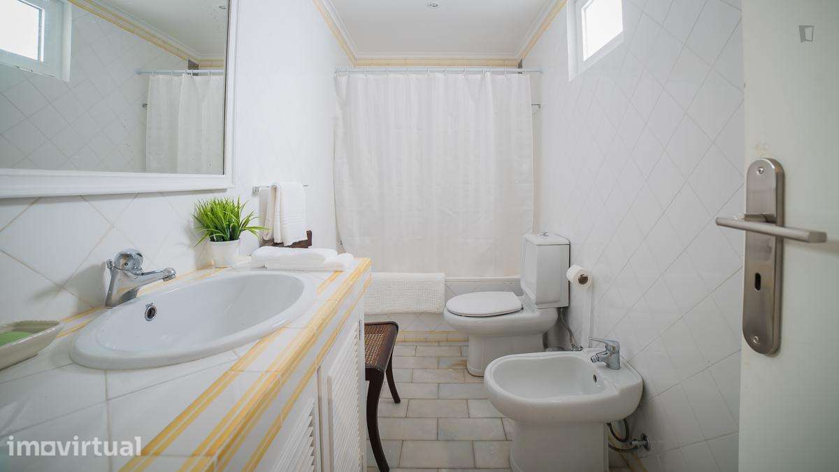 Apartamento com 1 quartos - localizado em São Bento Lisbon - Grande imagem: 2/7