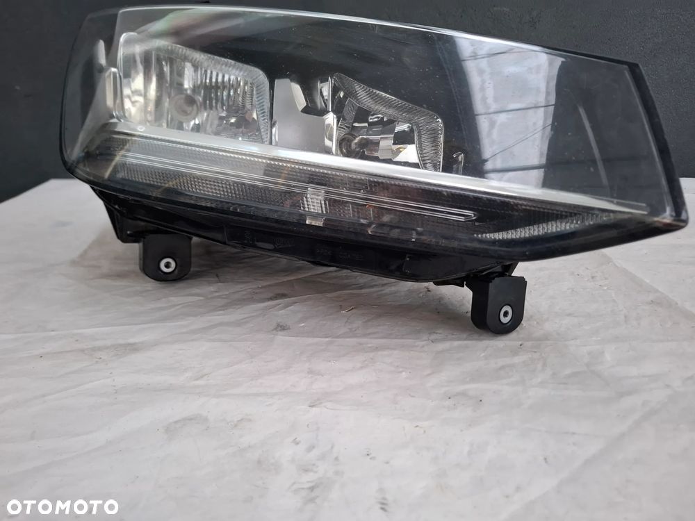 AUDI Q2 LAMPA PRRAWY PRZÓD - 3