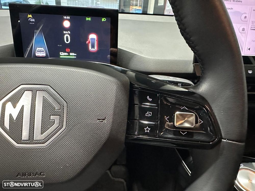 MG MG4 64 kWh Luxury - 43