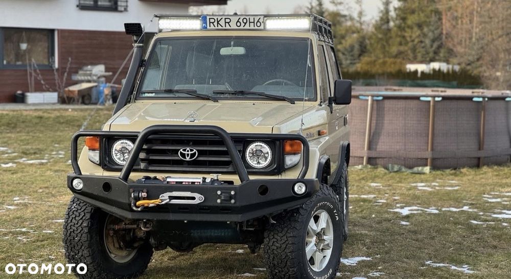 Toyota Land Cruiser - 1