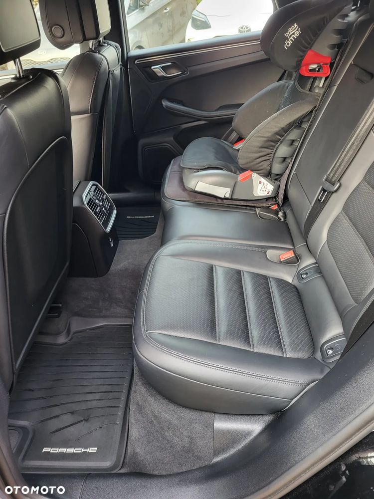 Porsche Macan - 31