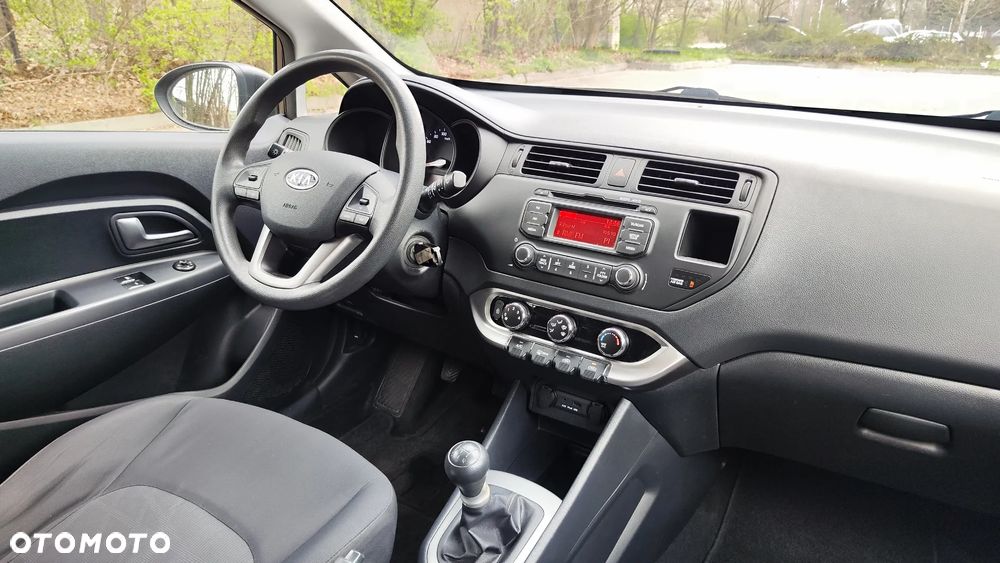 Kia Rio 1.2 Attract - 31