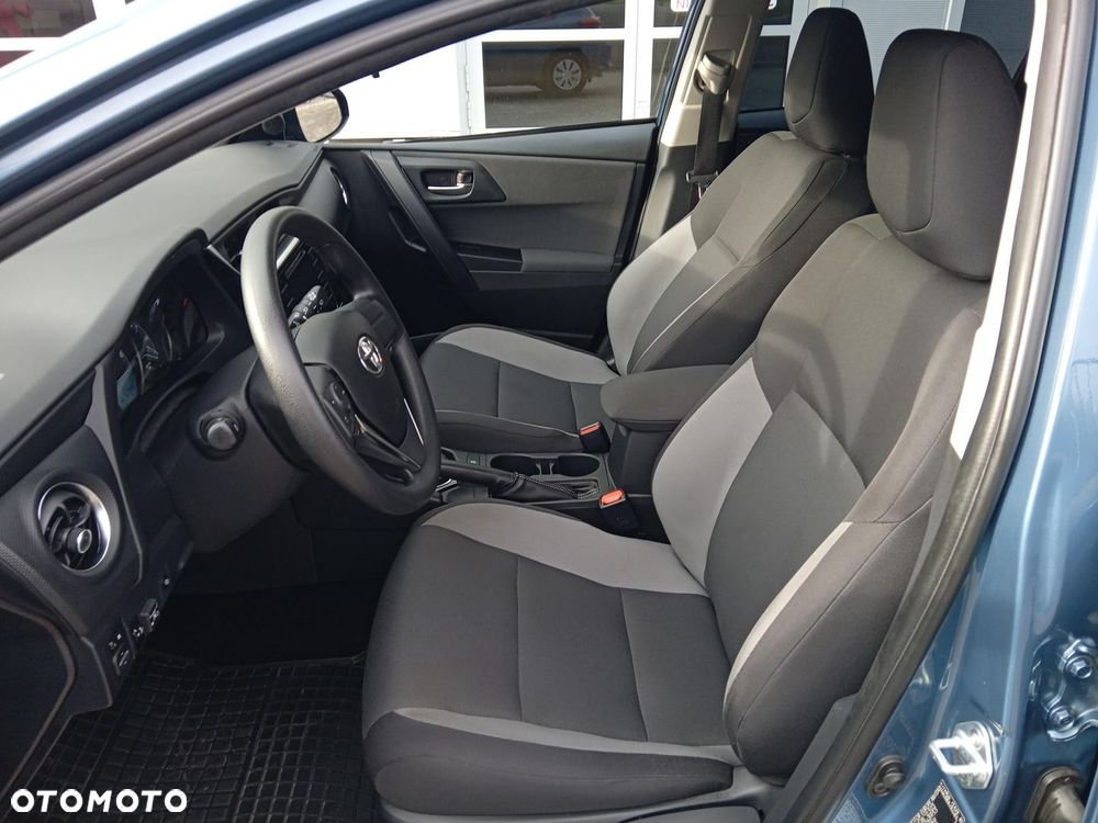 Toyota Auris - 14