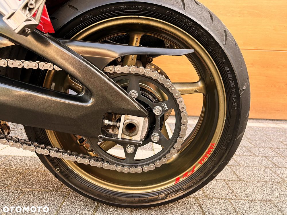 Yamaha FZ - 11