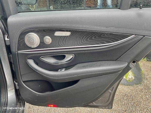 Mercedes-Benz E 300 de 4Matic 9G-TRONIC AMG Line - 41