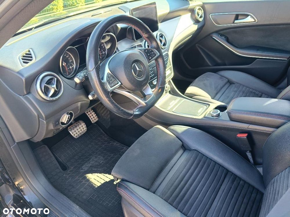 Mercedes-Benz CLA 200 7G-DCT AMG Line - 11