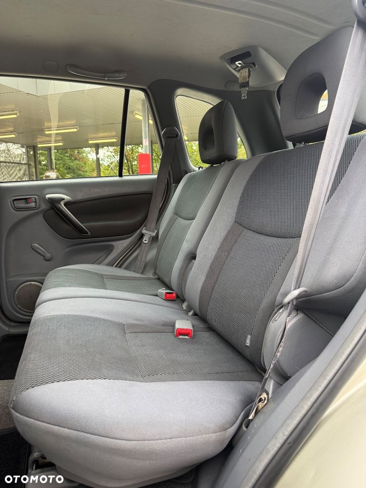 Toyota RAV4 2.0 VVT-i 4x4 - 13