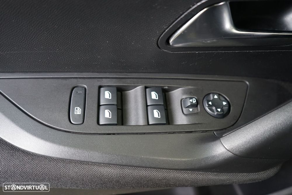 Peugeot 2008 1.2 PureTech Active - 19
