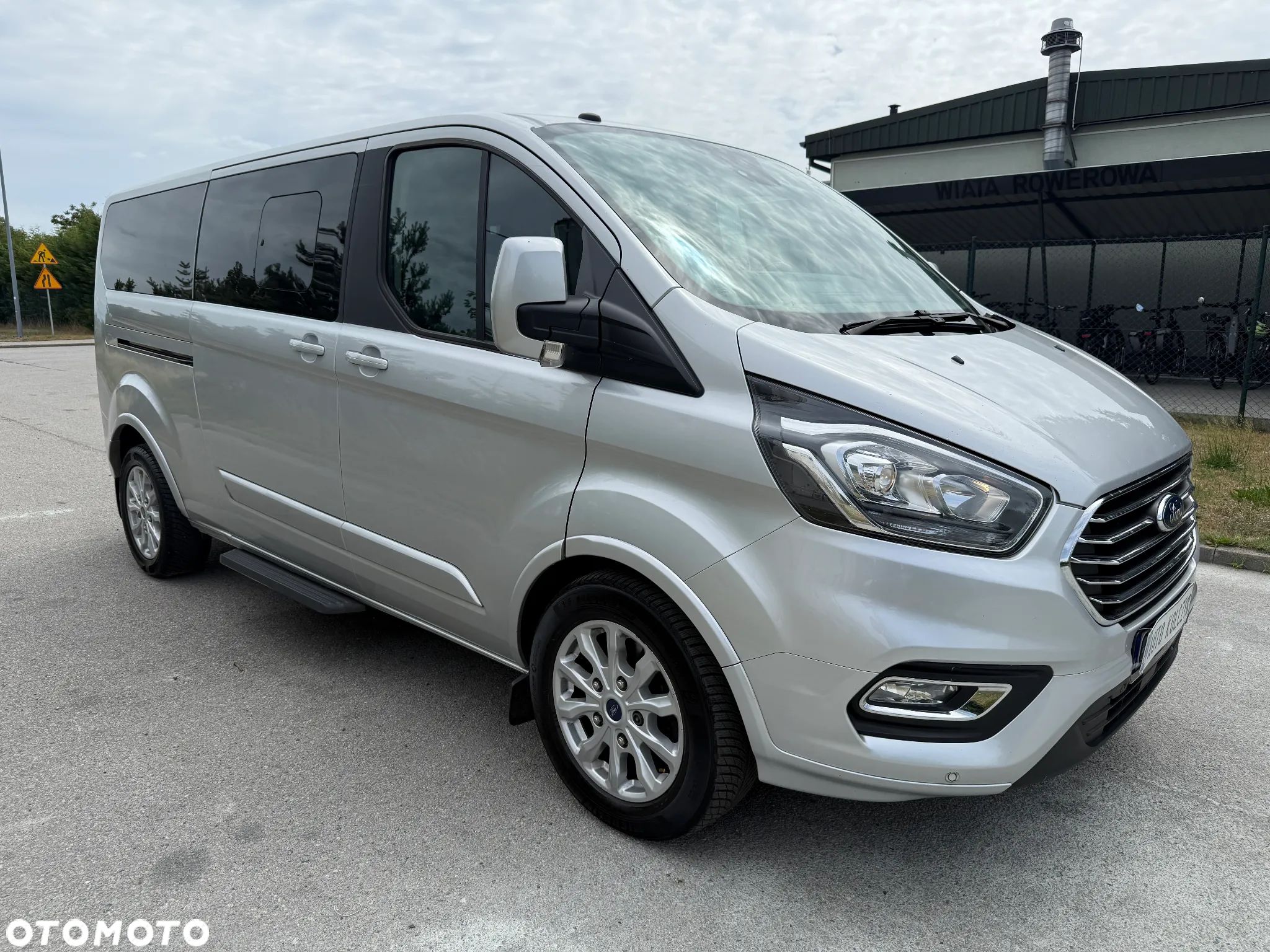 Ford Tourneo Custom - 1
