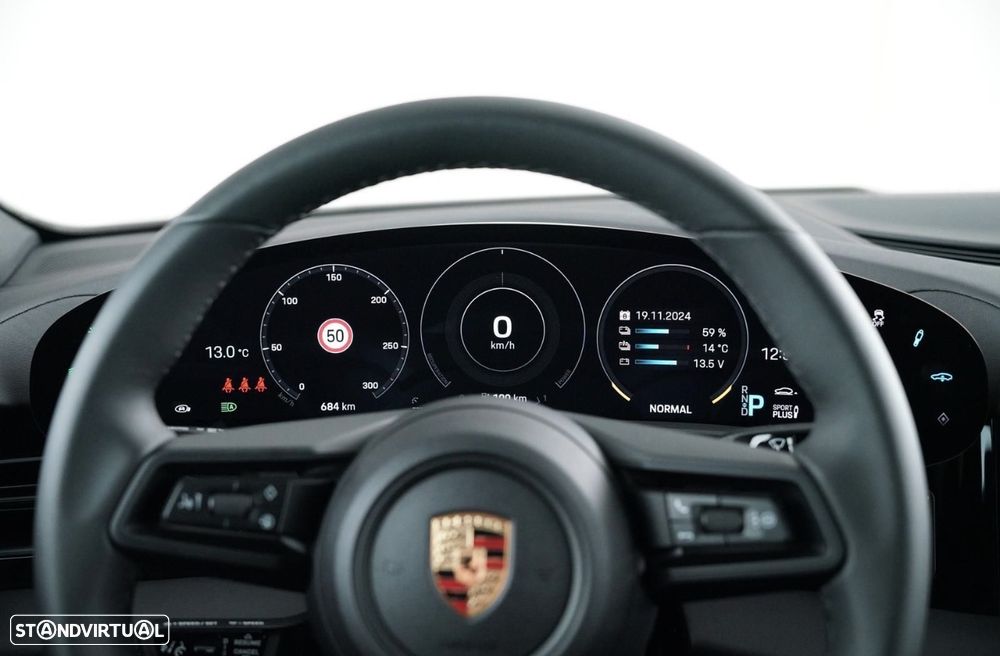 Porsche Taycan 4S - 11