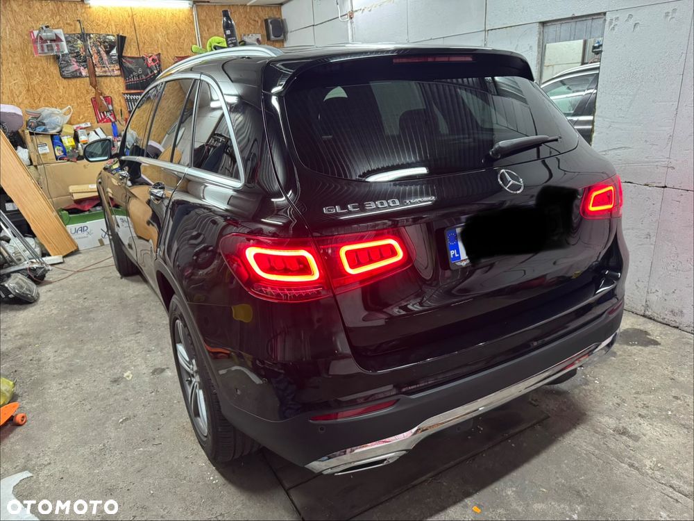 Mercedes-Benz GLC 300 4Matic 9G-TRONIC Exclusive - 39