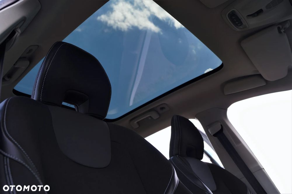 Volvo V40 - 40