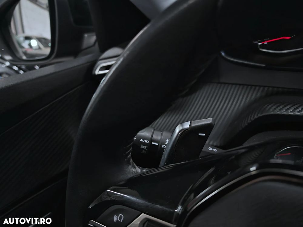 Peugeot 2008 PureTech 130 Stop&Start EAT6 Allure - 16