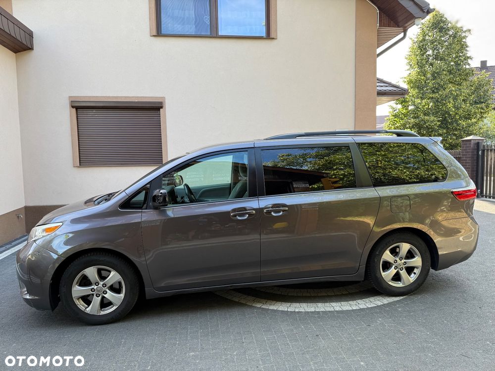 Toyota Sienna 3.5 V6 - 8