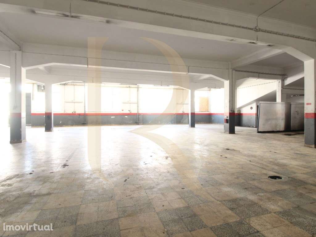 Armazém na Cruz de Pau - Seixal - Grande imagem: 4/5