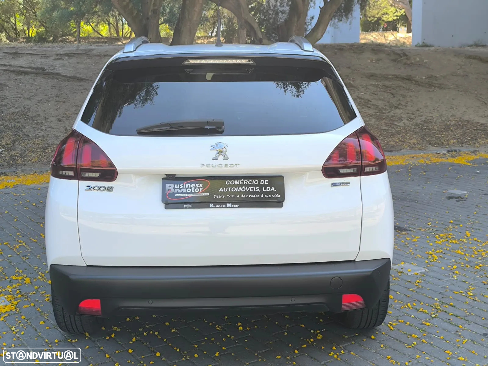 Peugeot 2008 1.2 PureTech Style - 4