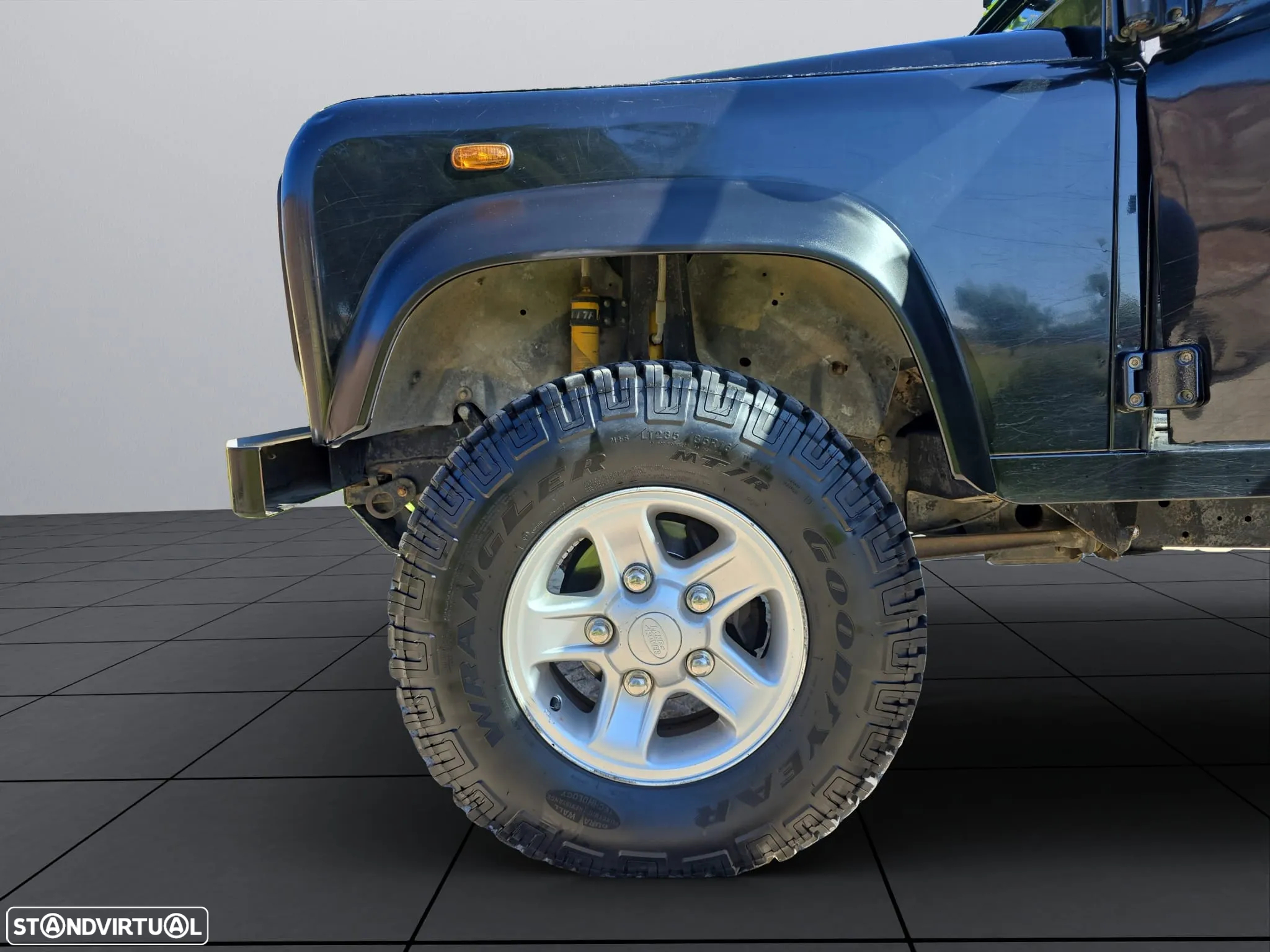 Land Rover Defender - 9