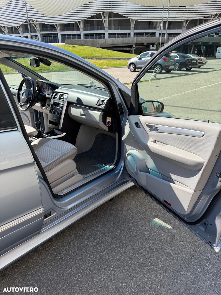 Mercedes-Benz B 180 - 13