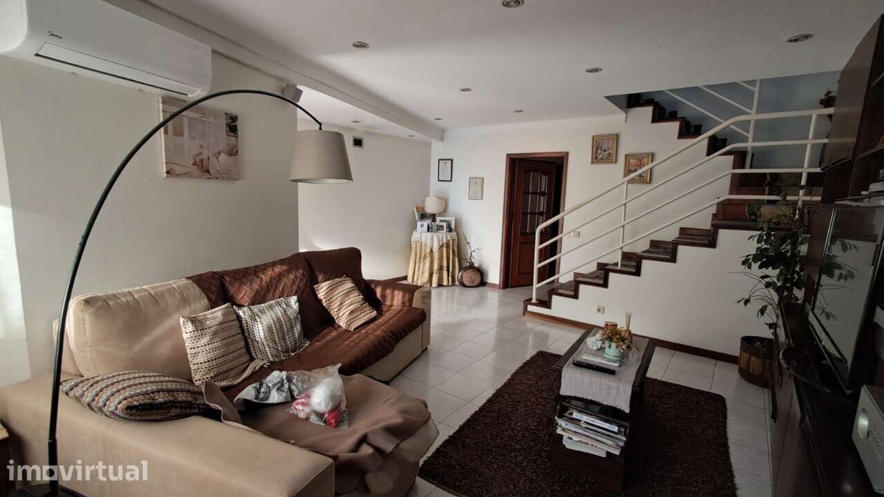 Comprar Moradia em Banda T3 em São João da Madeira - Grande imagem: 2/33