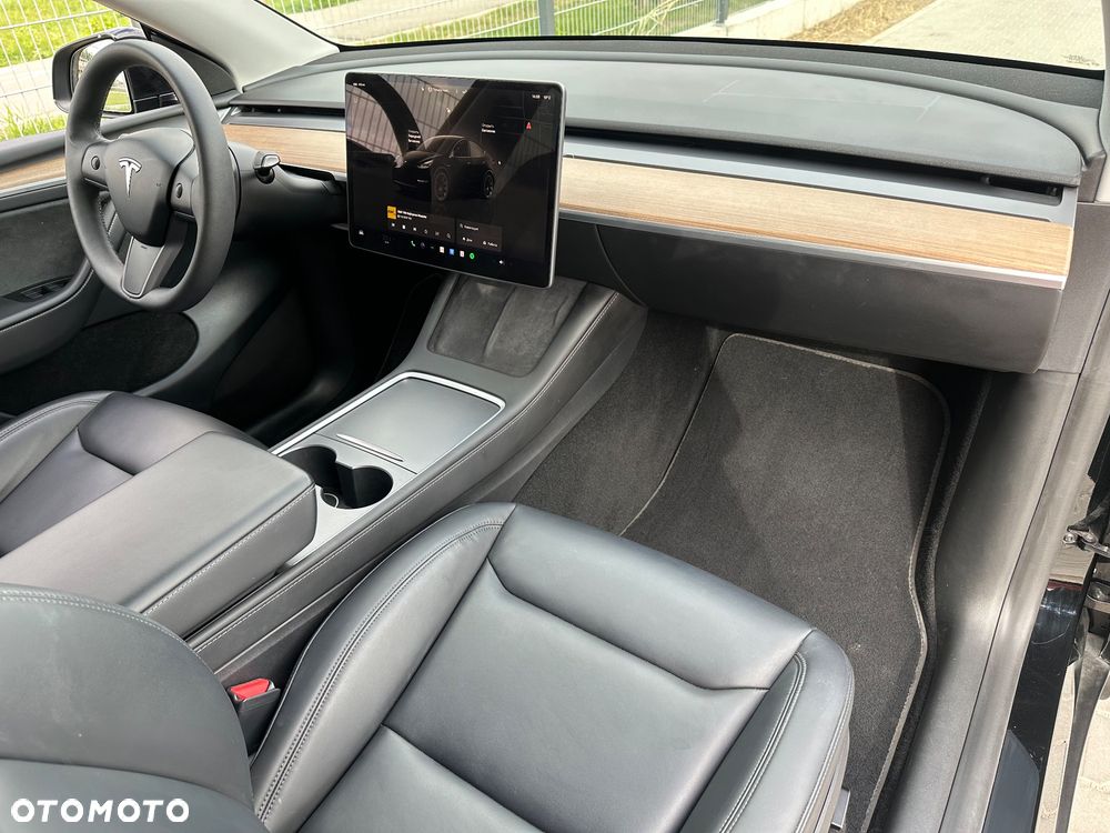 Tesla Y Performance AWD - 23