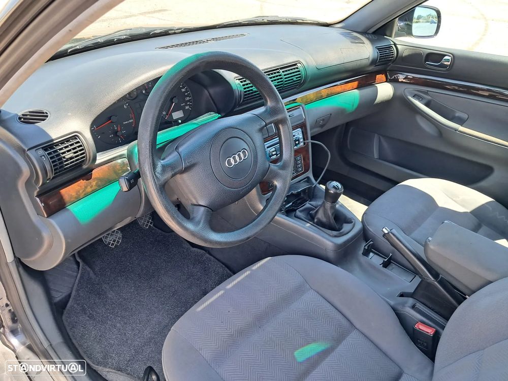 Audi A4 1.6 Plus - 12