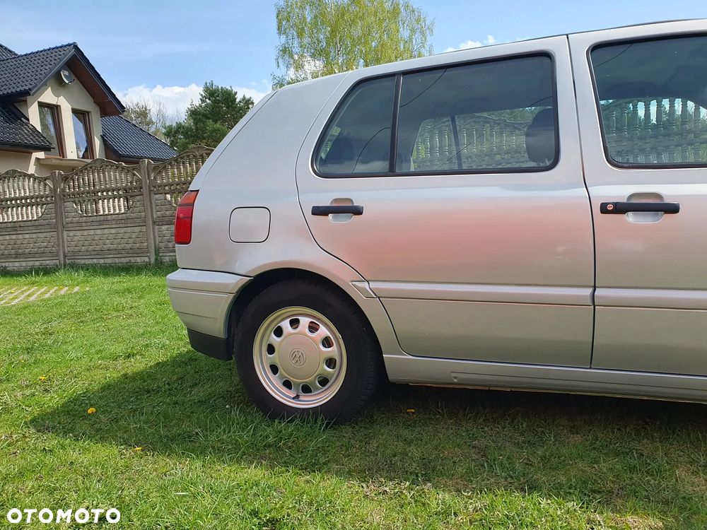 Volkswagen Golf 1.8 - 4