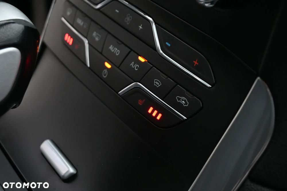 Ford S-Max 2.0 TDCi 4WD Titanium PowerShift - 37