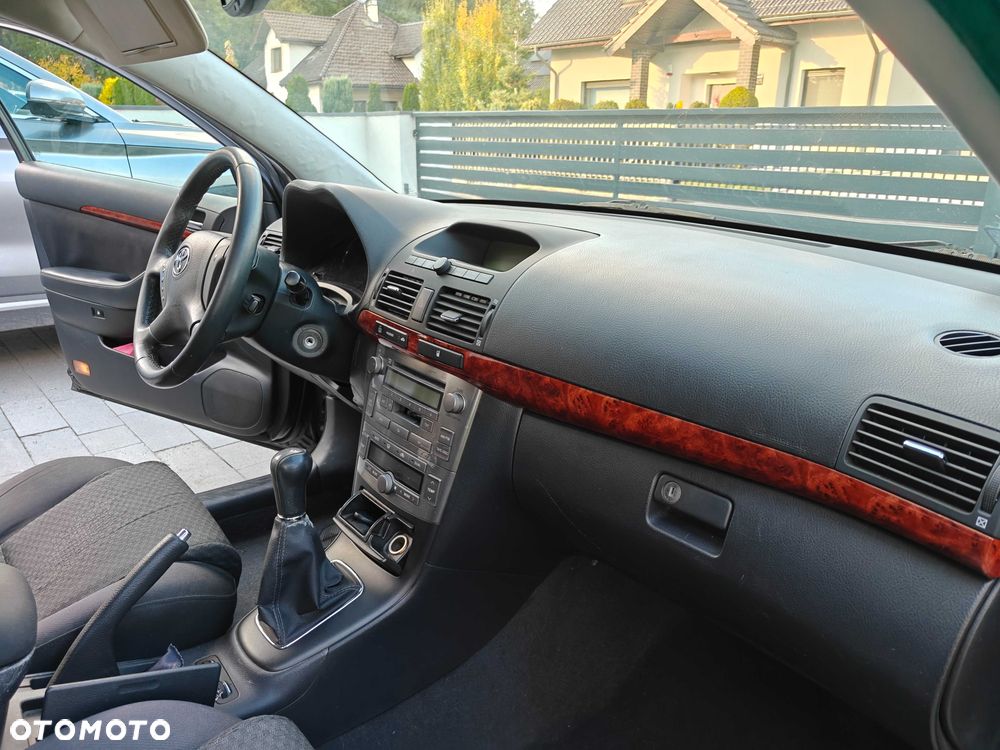 Toyota Avensis - 6