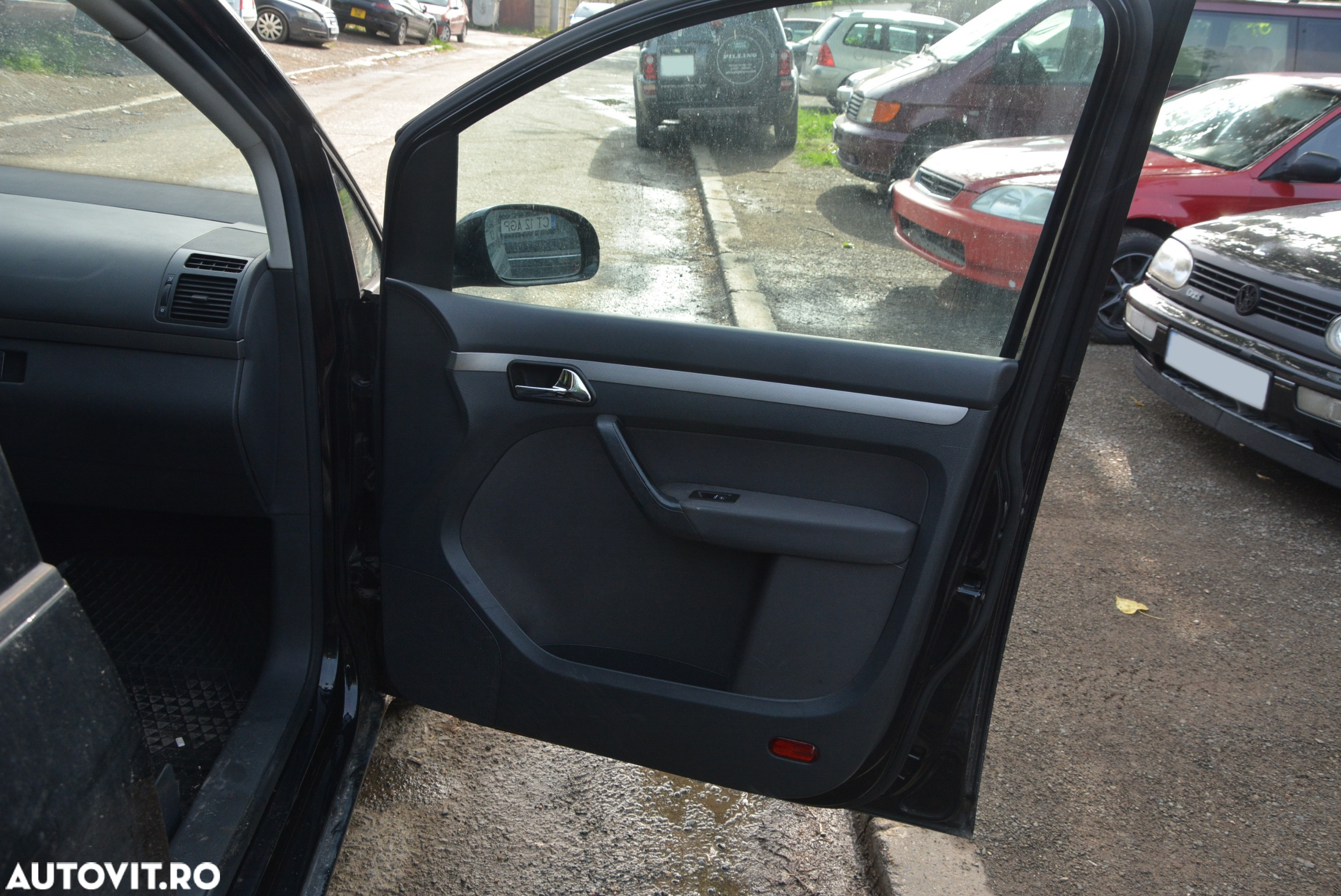 Dezmembrari  VW TOURAN (1T)  2003  > 2010 2.0 TDI Motorina - 46