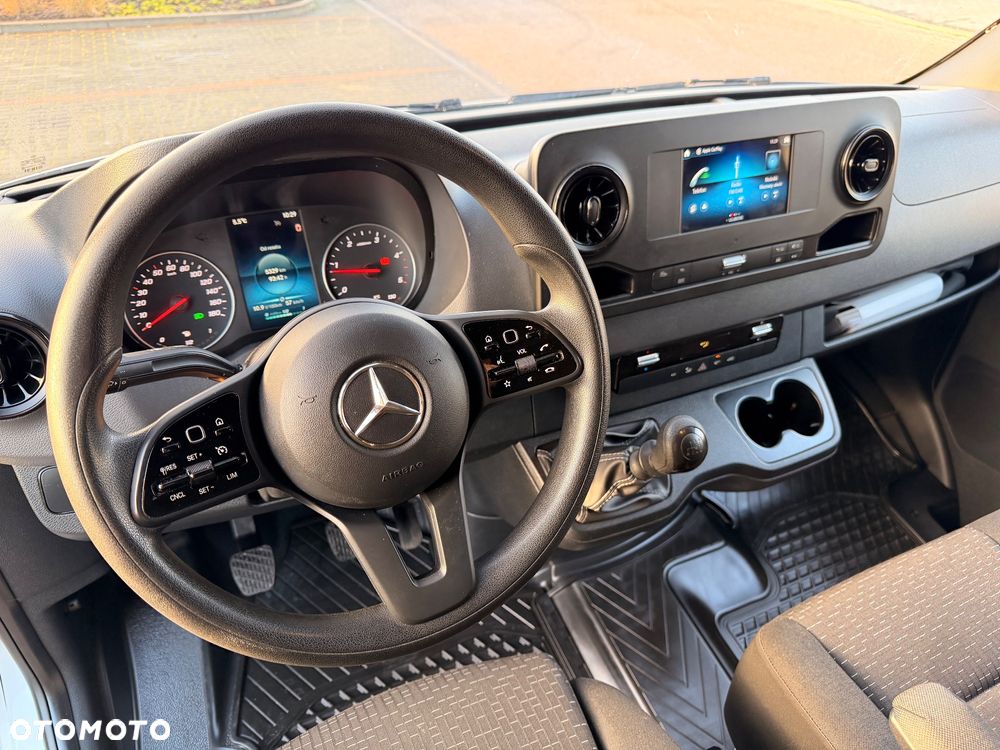 Mercedes-Benz Sprinter - 23