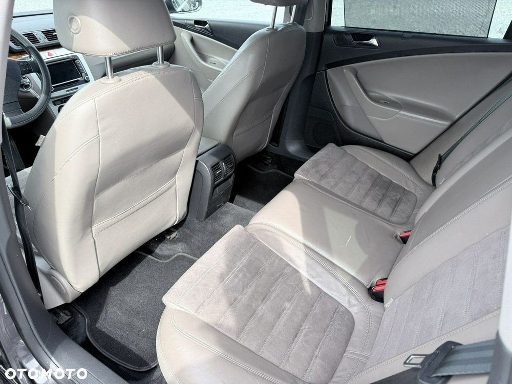 Volkswagen Passat Variant 1.8 TSI Highline - 16