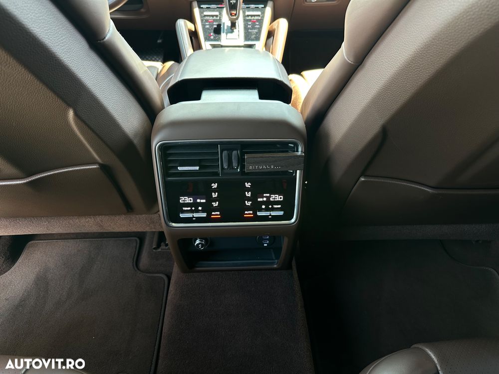 Porsche Cayenne Standard - 21